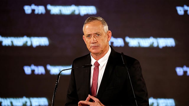 সরকার গঠনের জন্য বিভিন্ন দলের সঙ্গে আলোচনা চালিয়ে যাচ্ছেন বেনি গানৎজ। ছবি: রয়টার্স