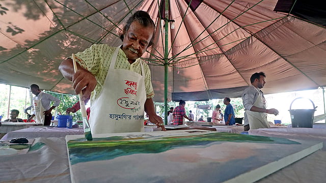 ৫১ জন চিত্রশিল্পী ‘বঙ্গবন্ধুর ভাবনায় সোনার বাংলা’ বিষয়ক ছবি আঁকেন