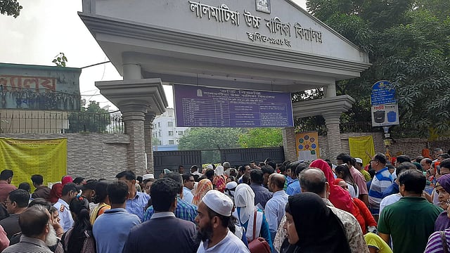 সারাদেশে জুনিয়র স্কুল সার্টিফিকেট (জেএসসি) এবং জুনিয়র দাখিল সার্টিফিকেট (জেডিসি) পরীক্ষা শুরু হয়েছে। ছবি: মানসুরা হোসাইন