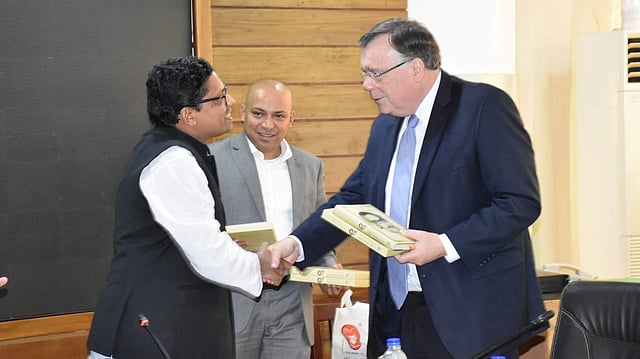 তথ্য ও যোগাযোগ প্রযুক্তি প্রতিমন্ত্রীর সঙ্গে সাক্ষাৎ করেন বিশ্বব্যাংকের প্রতিনিধিরা। ছবি: আইসিটি বিভাগের সৌজন্যে