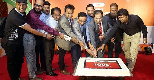 পিয়ারএক্স নেটওয়ার্ক ১০০ জিবিপিএস সাফল্য উদ্‌যাপন করে। ছবি: পিয়ারএক্সের সৌজন্যে