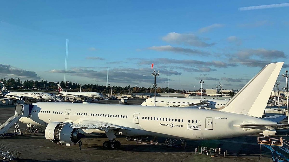 সিয়াটলে বোয়িং কোম্পানির ফ্যাক্টরিতে এভাবে রয়েছে বিমানের কেনা ড্রিমলাইনার ৭৮৭-৯ উড়োজাহাজ। ছবি : সংগৃহীত