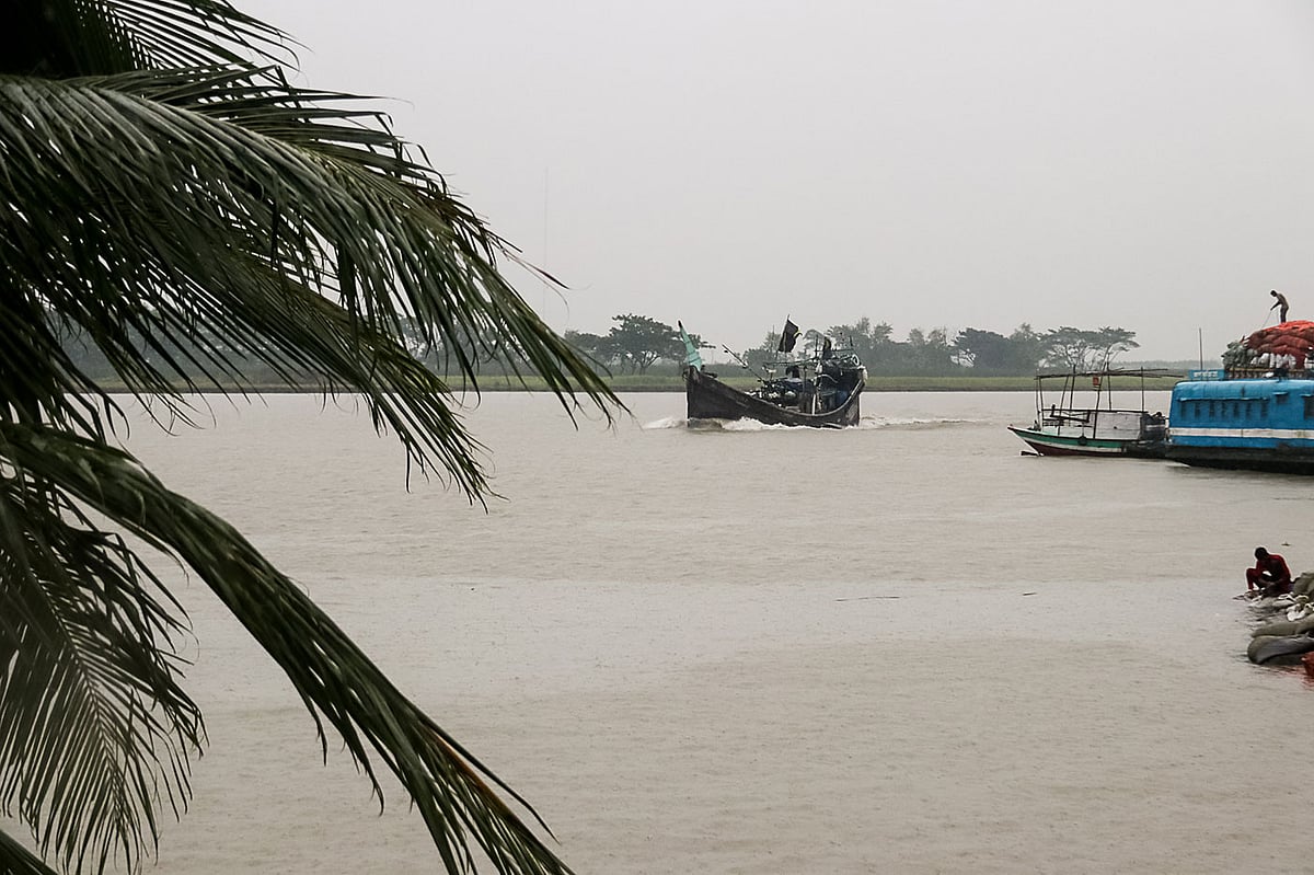 ঘূর্ণিঝড় বুলবুল এর প্রভাবে বৈরী আবহাওয়া। ছবি: সাইয়ান