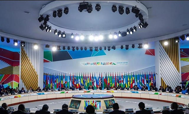 আফ্রিকার ৪০ জন নেতা অর্থ ও অস্ত্রের সন্ধানে চলতি বছরের ২৩ অক্টোবর রাশিয়ায় এক বিশেষ বৈঠকে মিলিত হয়। ছবি: রয়টার্স