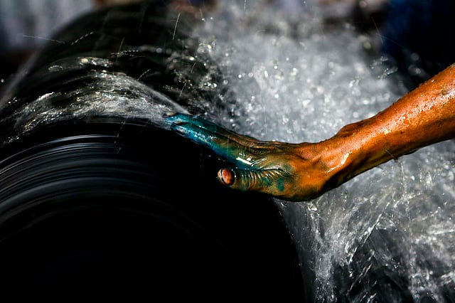 চলছে হাতের কাজ