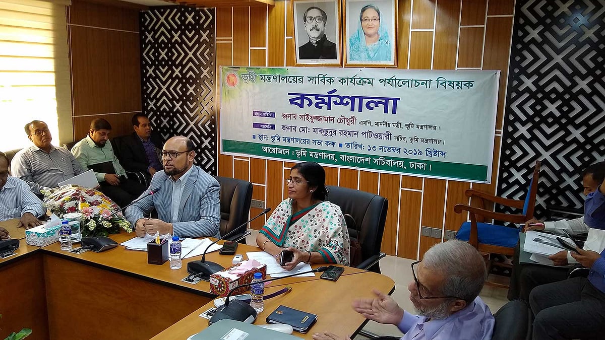 ‘ভূমি মন্ত্রণালয়ের সার্বিক কার্যক্রম পর্যালোচনা’ শীর্ষক একটি কর্মশালার উদ্বোধনী অনুষ্ঠানে বক্তব্য দেন ভূমিসচিব মো. মাক্ছুদুর রহমান পাটওয়ারী। ছবি: সংগৃহীত