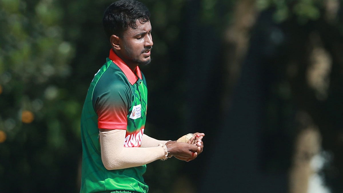 ইমার্জিং এশিয়া কাপের প্রথম ম্যাচেই হাতে চোট পেলেন আমিনুল ইসলাম। ছবি: শামসুল হক