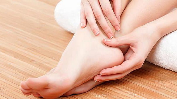 যেকোনো সামান্য পা ফাটা, রঙের পরিবর্তন, কাটা বা পোড়া বা ছত্রাক সংক্রমণ, ঘা ইত্যাদিকে গুরুত্বের সঙ্গে নিন ও চিকিৎসকের শরণাপন্ন হোন।