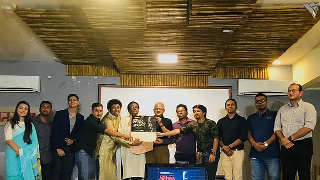 ড্যানকেক ও সাউন্ড হ্যাকার প্রেজেন্টস ‘কোথাও কেউ নেই’ গানের প্রকাশনা অনুষ্ঠানে শিল্পী, অতিথি ও আয়োজকেরা। ছবি: সংগৃহীত