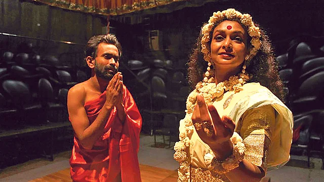 কালিদাস নাটকে অভিনয় করেছেন নজরুল ইসলাম ও নির্দেশক জয়িতা মহলানবীশ