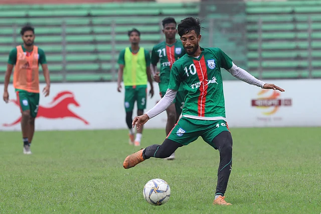 এসএ গেমসের দলে গোলরক্ষক আশরাফুল রানা নেই, আছেন স্ট্রাইকার নাবীব নেওয়াজ জীবন। ফাইল ছবি