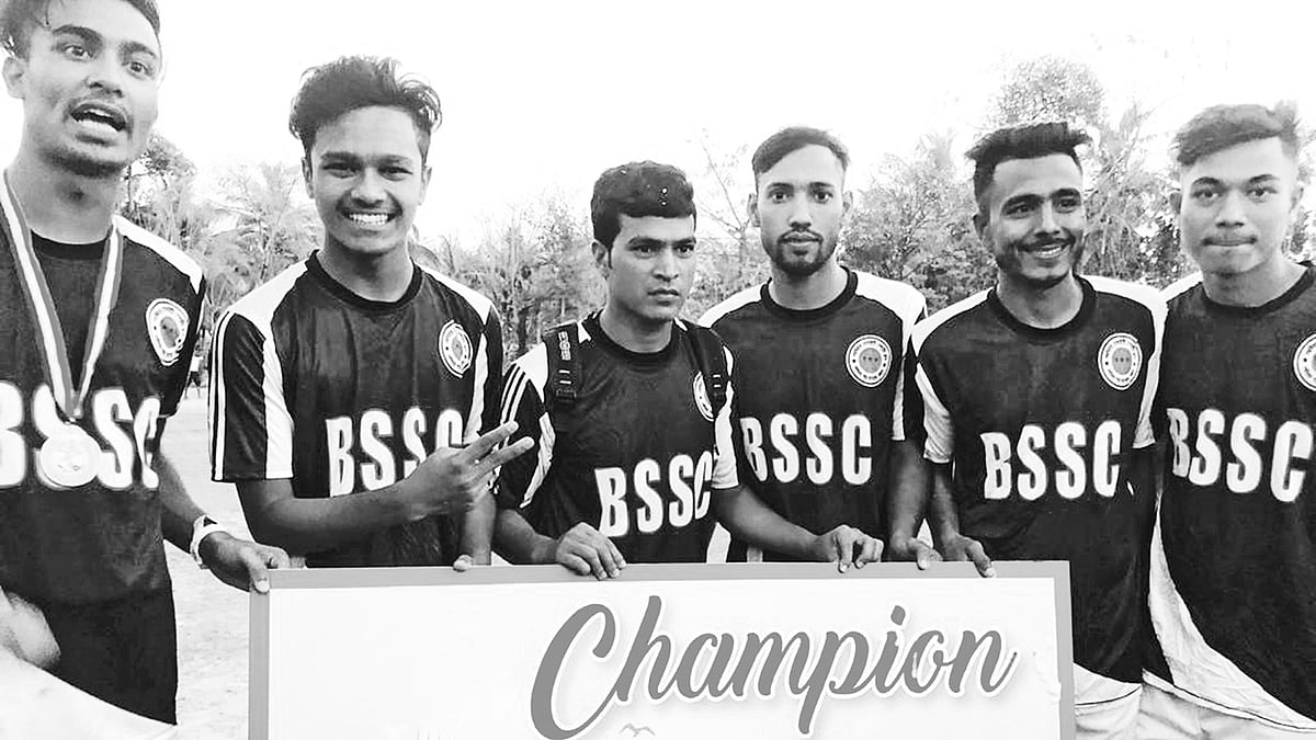 ২০১৮ সালের সেপ্টেম্বরে আনোয়ারায় অনুষ্ঠিত বদলপুরা শেখ রাসেল স্মৃতি গোল্ডকাপ ফুটবল টুর্নামেন্টে চ্যাম্পিয়ন হয় বখতিয়ার সোসাইটি দল। সংগৃহীত