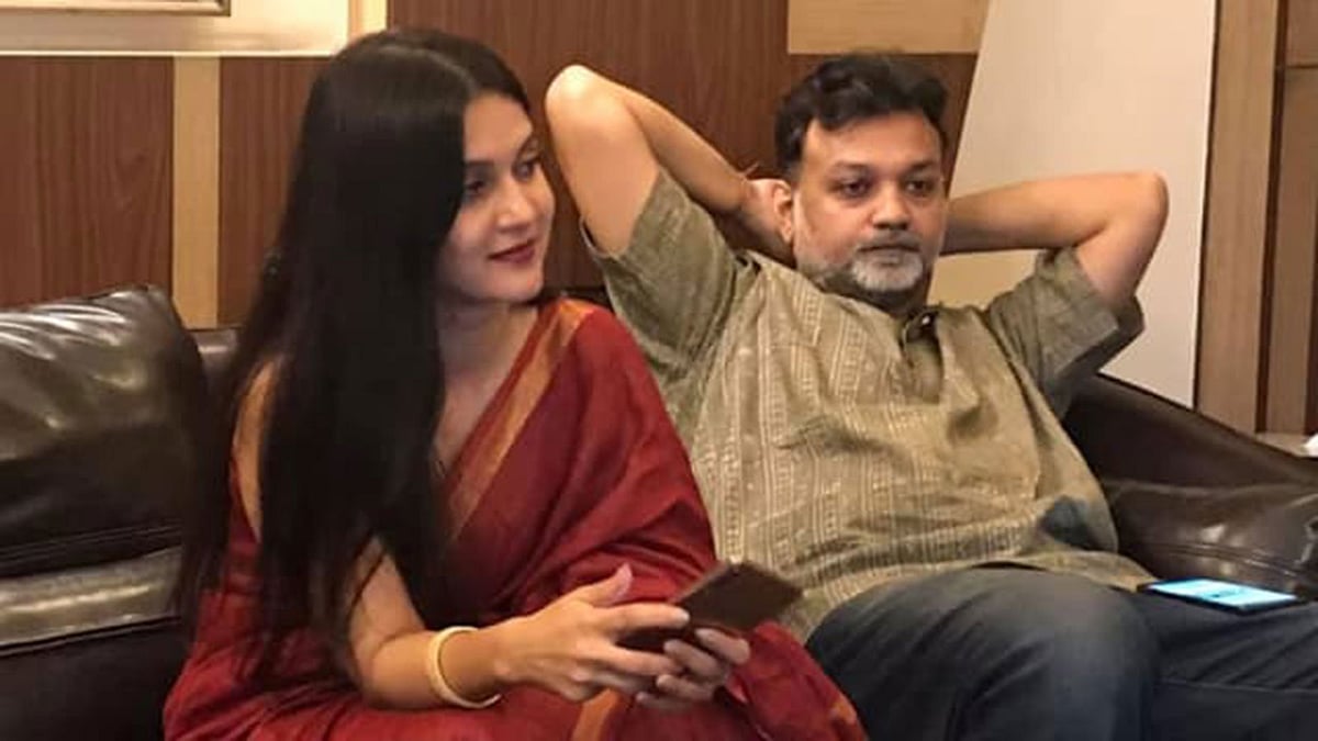 মিথিলা ও সৃজিত মুখার্জি। ছবি: ফেসবুক থেকে নেওয়া