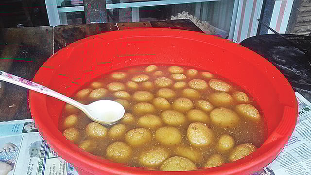 সুস্বাদু রসগোল্লা।  প্রথম আলো