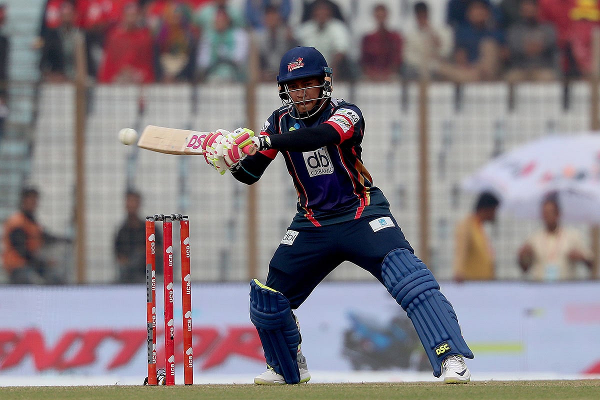 গত বিপিএলে চট্টগ্রামের হয়ে খেলেছিলেন মুশফিকুর রহিম। প্রথম আলো, ফাইল ছবি