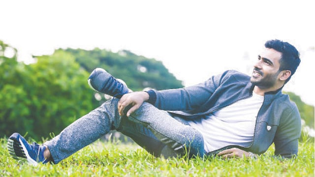 জুতার বেলায় আরাম ও স্টাইল গুরুত্ব পাচ্ছে এখন । মডেল: আজিম, জুতা: লোটো, ছবি: কবির হোসেন