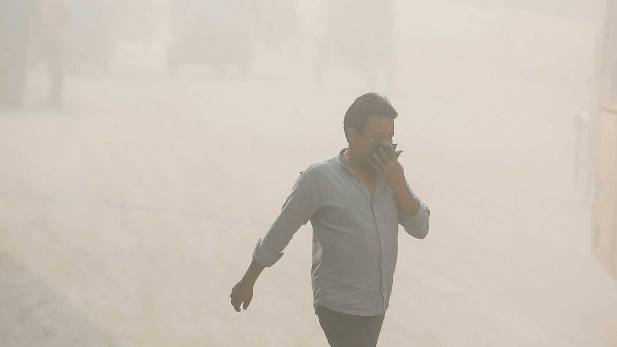 ধুলোয় চলাই যেন দায়