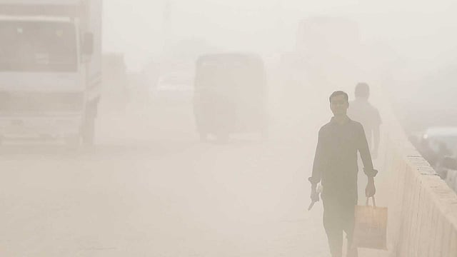 দেখে মনে হতে পারে কুয়াশাচ্ছন্ন পরিবেশ