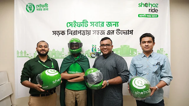 মোটরবাইক নিয়ে সচেতনতা কার্যক্রম শুরু করেছে সহজ। ছবি: সহজ রাইডসের সৌজন্যে