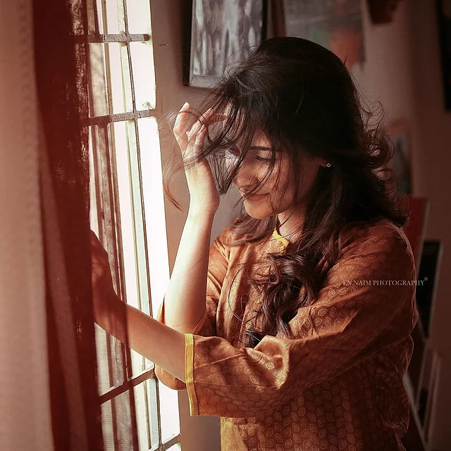 মেহ্‌জাবীন জানিয়েছেন, সবচেয়ে দক্ষ হেয়ার ড্রেসারের নাম বাতাস