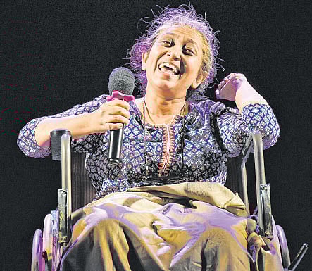 মুক্তিযুদ্ধ জাদুঘর মিলনায়তনে মঞ্চস্থ আমার মুখের আঁচলখানি নাটকের একটি দৃশ্য। ছবি: সংগৃহীত