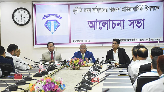 দুর্নীতি দমন কমিশনের পঞ্চদশ প্রতিষ্ঠাবার্ষিকী উপলক্ষে দুদক কার্যালয়ে কর্মকর্তাদের এক সমাবেশে বক্তব্য দেন দুদক চেয়ারম্যান ইকবাল মাহমুদ। ছবি: দুদকের সৌজন্যে
