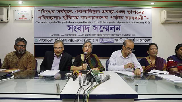 ঢাকা রিপোর্টার্স ইউনিটি মিলনায়তনে বাংলাদেশ পরিবেশ আন্দোলন (বাপা) ও ওয়াটার্স কিপারস বাংলাদেশের যৌথ সংবাদ সম্মেলন। ছবি: শুভ্রকান্তি দাশ