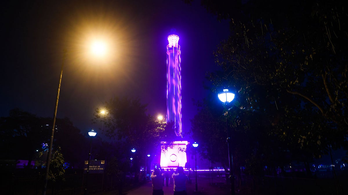 উপমহাদেশে প্রথম দিবারাত্রির টেস্টের আগে এভাবেই গোলাপি রঙে সেজেছিল পুরো কলকাতা। ছবি: এএফপি