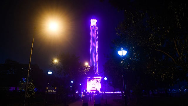 উপমহাদেশে প্রথম দিবারাত্রির টেস্টের আগে এভাবেই গোলাপি রঙে সেজেছিল পুরো কলকাতা। ছবি: এএফপি