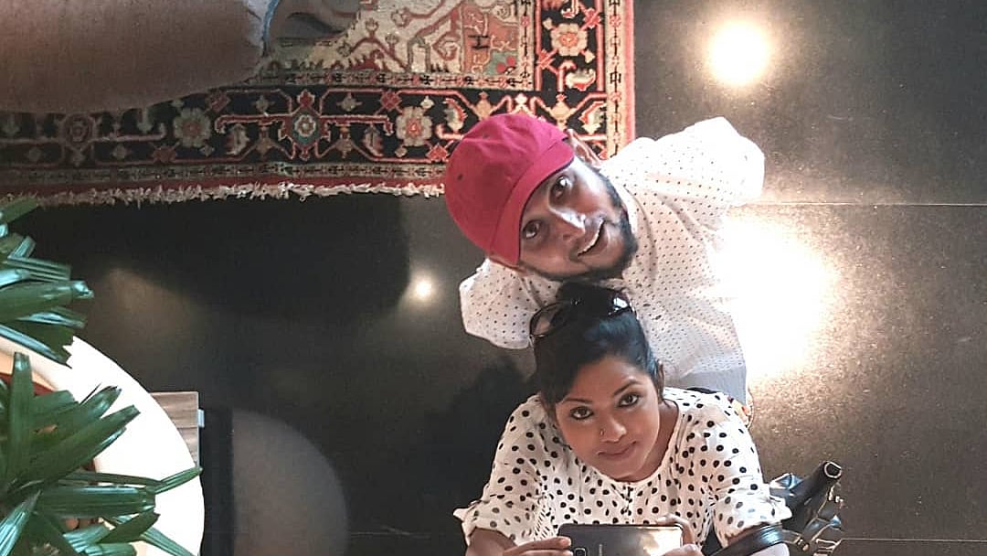 বাংলাদেশের জনপ্রিয় অভিনেত্রী নুসরাত ইমরোজ তিশা, জীবনসঙ্গী ও গুণী নির্মাতা মোস্তফা সরয়ার ফারুকী। সেলফিটি পোস্ট করে কেবল দুটি শব্দে তিশা লিখেছেন, ‘তুমি আর আমি’।