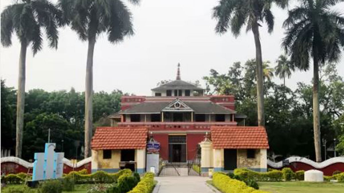 মূল কুঠিবাড়ির প্রবেশদ্বার। ছবি: তৌহিদী হাসান