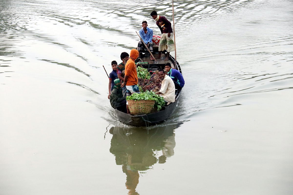 নদী পথে আসছে সবজি