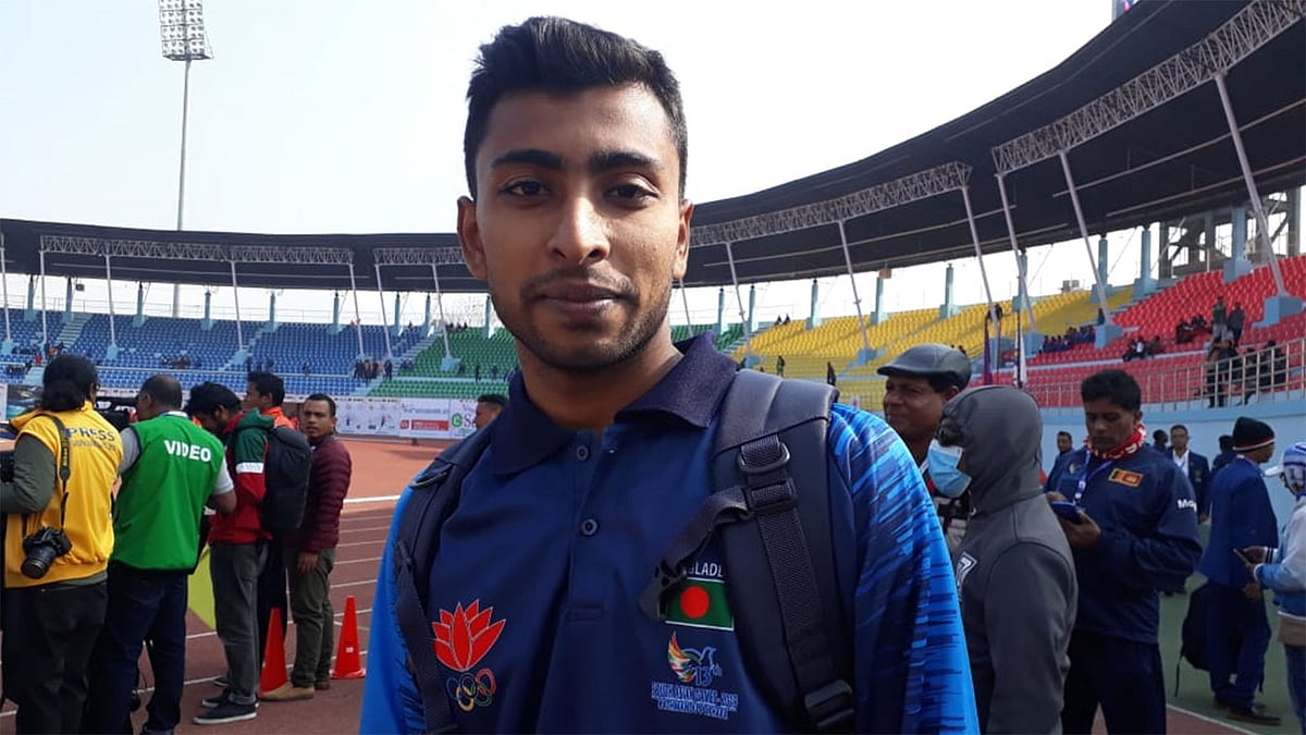 রুপা জয়ের পর মাহফুজুর রহমান। ছবি: প্রথম আলো