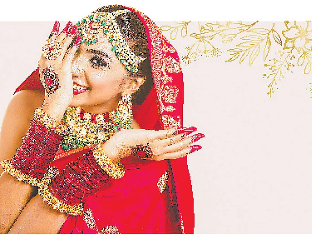 বেনারসির আভিজাত্যে