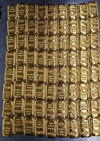 জব্দ করা সোনার বার। ছবি: কাস্টম হাউসের সৌজন্যে