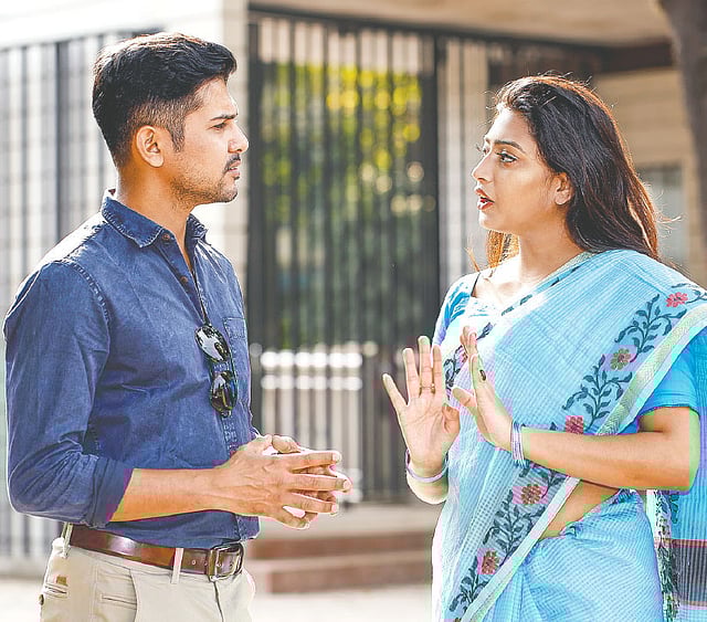 আইনগতভাবে বিচ্ছেদ মানেই শত্রু নয়, বরং একজনের প্রয়োজনে আরেকজন পাশে থাকতে পারেন বন্ধু হয়ে। মডেল: বাপ্পা ও সোহানী, ছবি: অধুনা