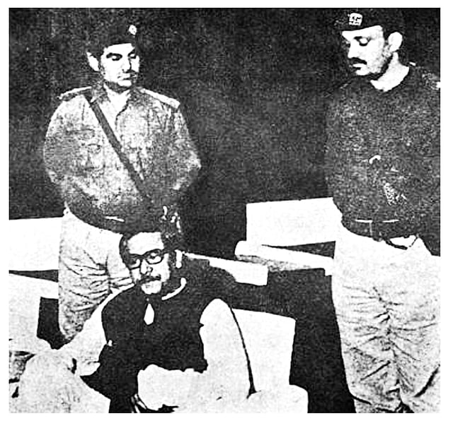 ১৯৭১ সালের ২৫ মার্চের মধ্যরাতে হানাদার বাহিনী বঙ্গবন্ধুকে গ্রেপ্তার করে পাকিস্তানে নিয়ে যায়