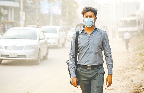 ধুলাবালু থেকে অ্যালার্জিতে আক্রান্ত হওয়ার আশঙ্কা বেশি। তাই এ সময়ে থাকতে হবে সচেতন। মডেল: সানিয়াত, ছবি: অধুনা