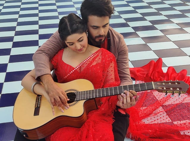 ‘বিশ্বসুন্দরী’একটি দৃশ্যে সিয়াম ও পরীমনি। ছবি: সংগৃহীত