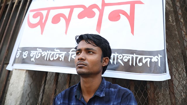 দুর্নীতির বিরুদ্ধে আরমান হোসেনের অনশন। জাতীয় প্রেসক্লাব এলাকা, ঢাকা, ৫ ডিসেম্বর। ছবি: আবদুস সালাম