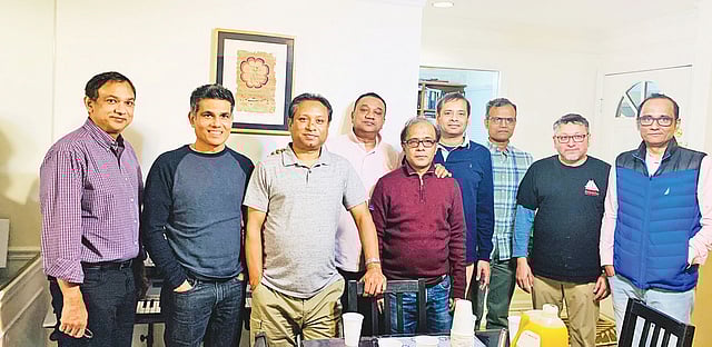 চট্টগ্রামের সেন্ট প্ল্যাসিডস হাইস্কুলের এসএসসি ১৯৮৪ ব্যাচের পুনর্মিলনীতে বন্ধুদের একাংশ।