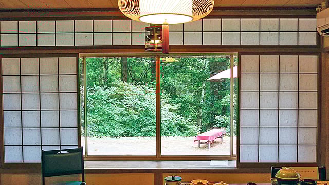 দেয়ালে কাগজের ব্যবহার