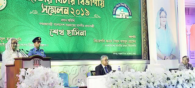 প্রধানমন্ত্রী শেখ হাসিনা জাতীয় বিচার বিভাগীয় সম্মেলনের উদ্বোধনী অনুষ্ঠানে বক্তৃতা করেন। বিআইসিসি, ঢাকা, ০৭ ডিসেম্বর। ছবি: পিআইডি