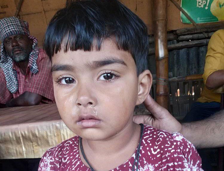 ফেসবুকে পোস্ট দেখে চার বছরের শিশু আরিশাকে ফিরে পেয়েছে পরিবার। ছবি: কৃষ্ণ চন্দ্র দাস