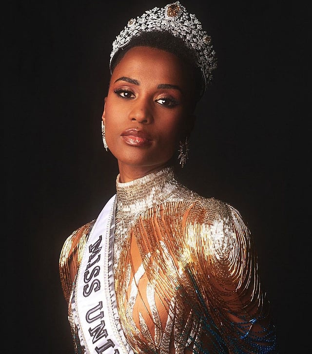 বিজয়ীর মুকুট শোভা পেয়েছে জোজিবিনি তুনজির মাথায়। ছবি: ইনস্টাগ্রাম