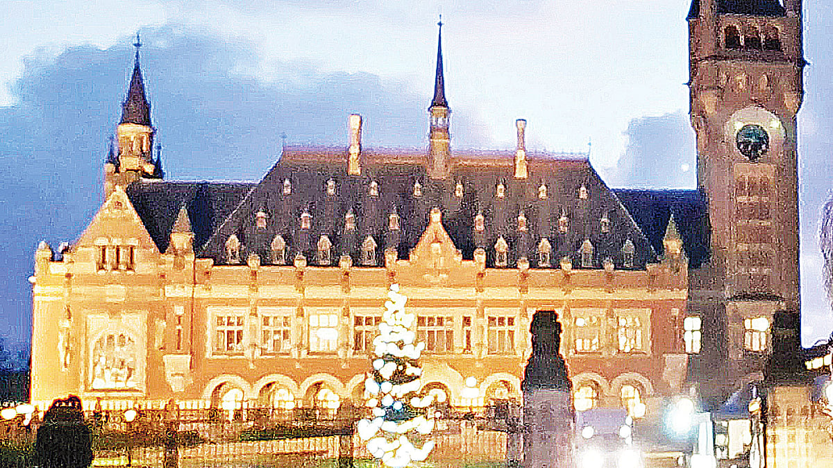 দ্য হেগে আইসিজে ভবন। গতকাল সোমবার সন্ধ্যায়। ছবি: কামাল আহমেদ