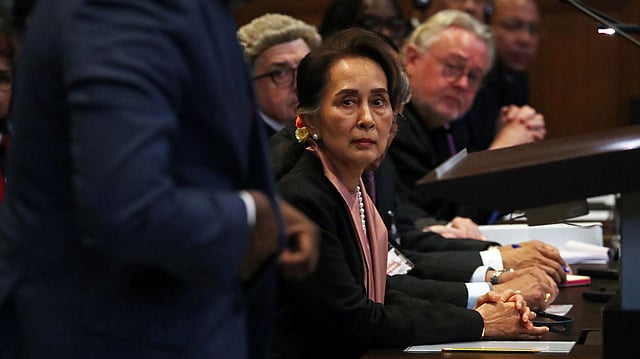 আদালতে মিয়ানমারের এস্টেট কাউন্সিলর ও শান্তিতে নোবেল জয়ী অং সান সু চি। ছবি: রয়টার্স