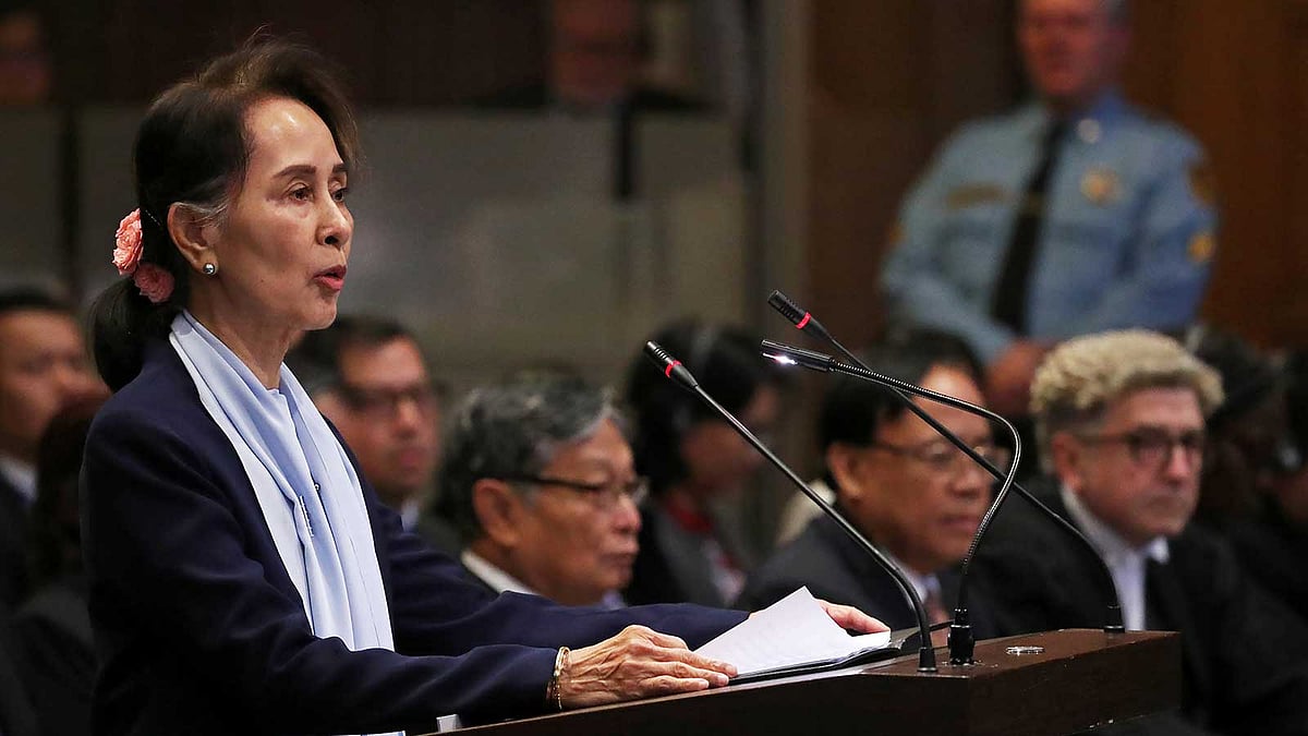 আইসিজেতে মিয়ানমারের স্টেট কাউন্সিলর ও এজেন্ট অং সান সু চি। দ্য হেগ, নেদারল্যান্ডস, ১১ ডিসেম্বর। ছবি: রয়টার্স