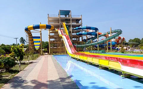 সী পার্ল ওয়াটার পার্কের রয়্যাল টিউলিপ রিসোর্টে আছে উইন্ড স্টর্ম, মাল্টি ল্যান্ড, কামি কাযি বা বডি স্লাইড। ছবি: বিজ্ঞপ্তি