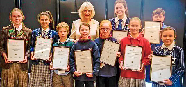 সিনিয়র ও জুনিয়র,দুই বিভাগে সনদ পান বিজয়ীরা। ছবি: সংগৃহীত